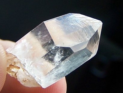 Quartz crystal from Lagrange after being cleaned .